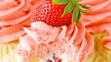 Strawberries-And-Cream-Cupcakes5