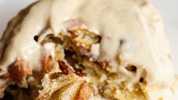 maple-bacon-cinnamon-rolls