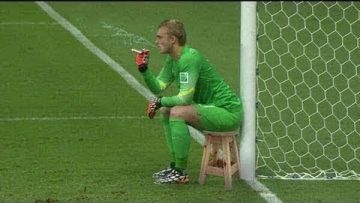 10-FUNNY-WORST-GOALKEEPER-MISTAKES